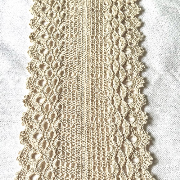 Table Runner Handmade Crochet New 100 % Cotton 43 in x 9 in